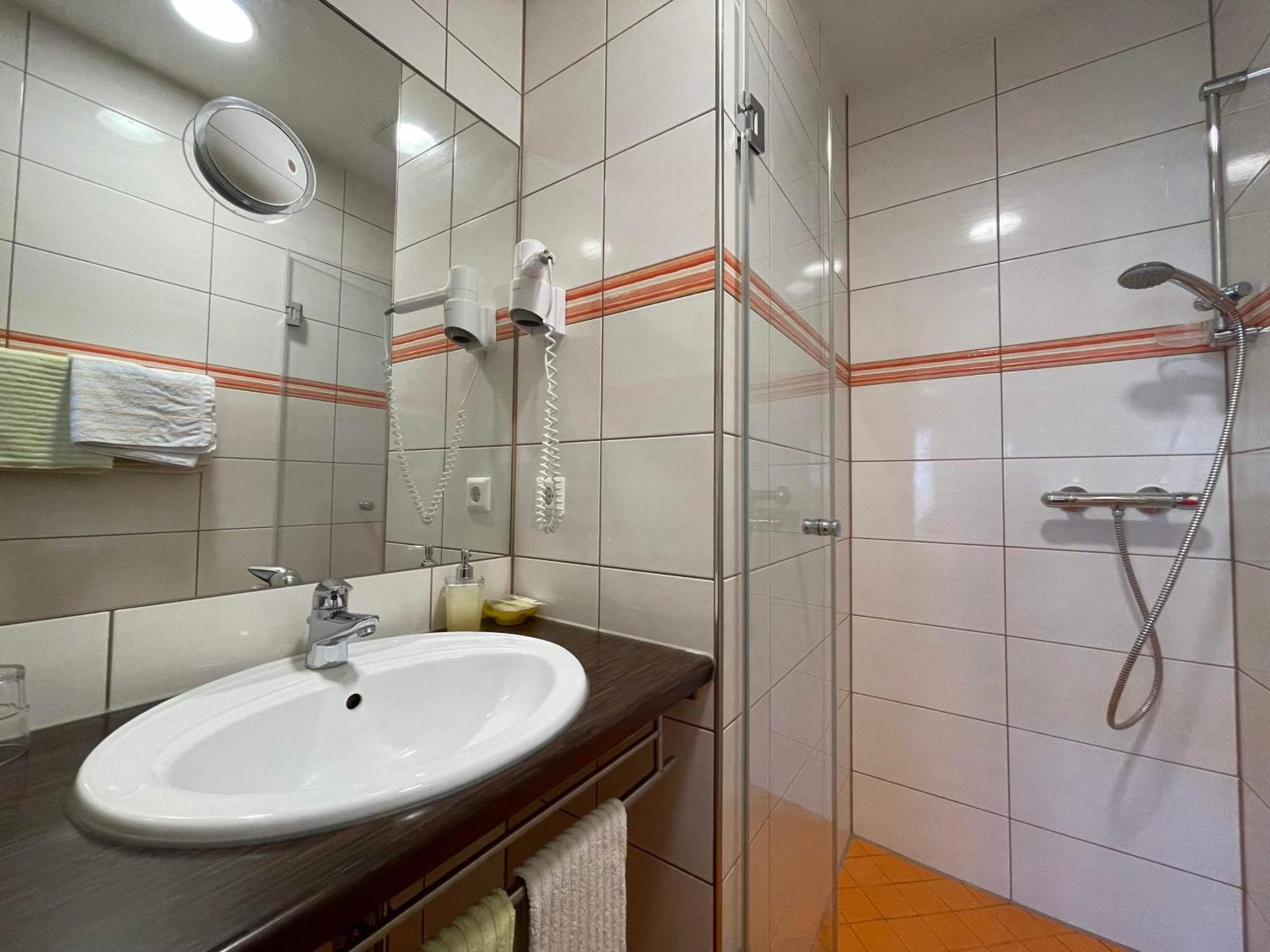 Rothsee Hotel อัลเลอร์สแบร์ก ภายนอก รูปภาพ